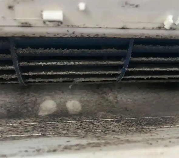 辽阳空调吹的风有股烧焦味是怎么回事